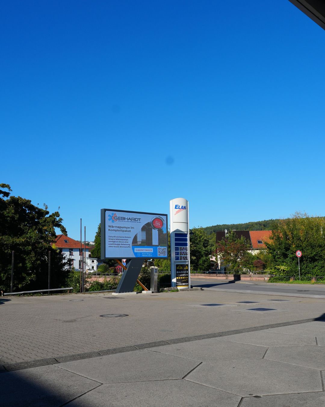 Elan Tankstelle Mosbach Neckarelz LED Wand