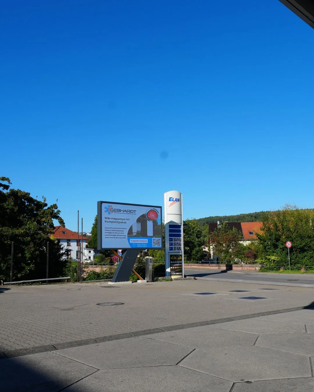 Elan Tankstelle Mosbach Neckarelz LED Wand